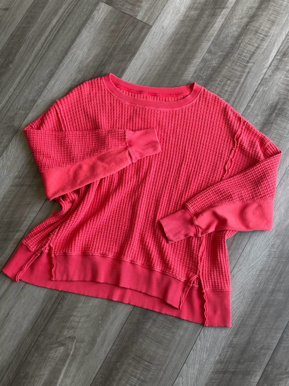 American Eagle Women’s Oversized Big Hug Waffle Crew Neck XS Cozy Red Distressed